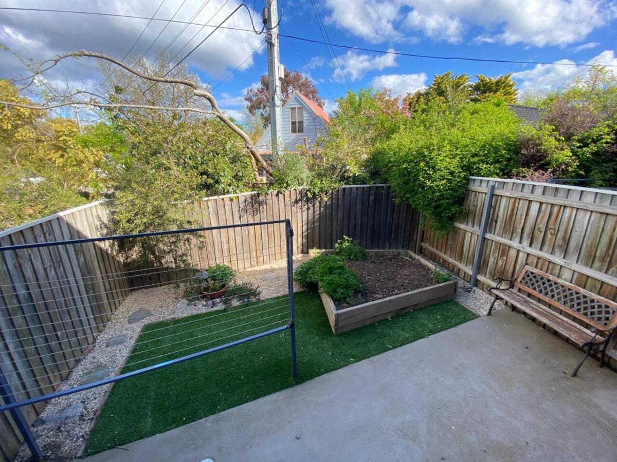 Cosy Work From Townhouse 10 Mins From * Canberra